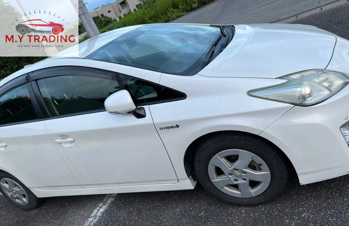 
								TOYOTA PRIUS WHITE 2011 full									