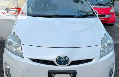 TOYOTA PRIUS WHITE 2011