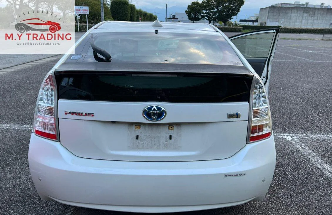 
								TOYOTA PRIUS WHITE 2011 full									