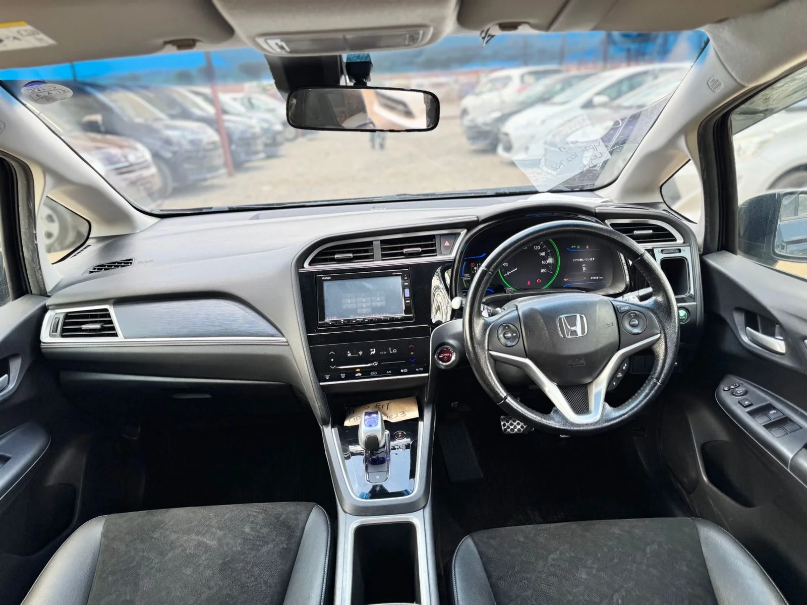 
								Honda Fit Shuttle full									